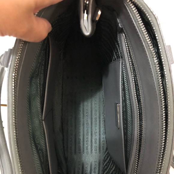 AUTHENTIC PRADA SAFFIANO - Picture 12 of 16